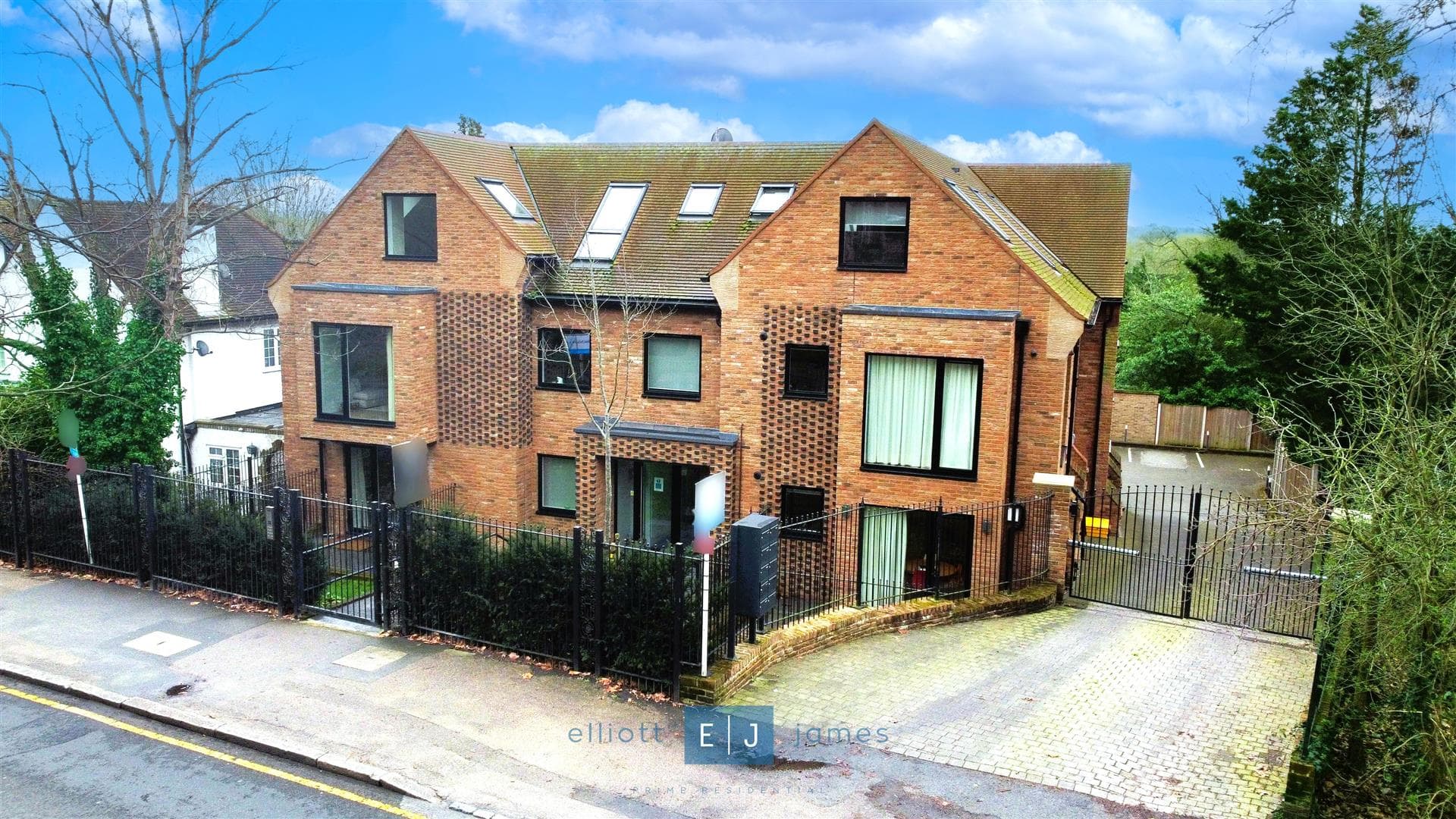 High Road, Loughton