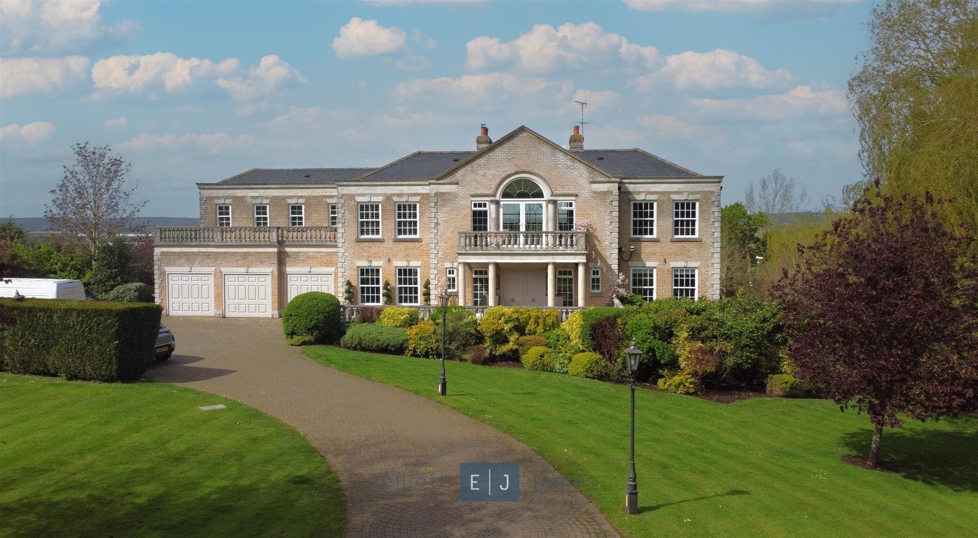 Mott Street, Loughton