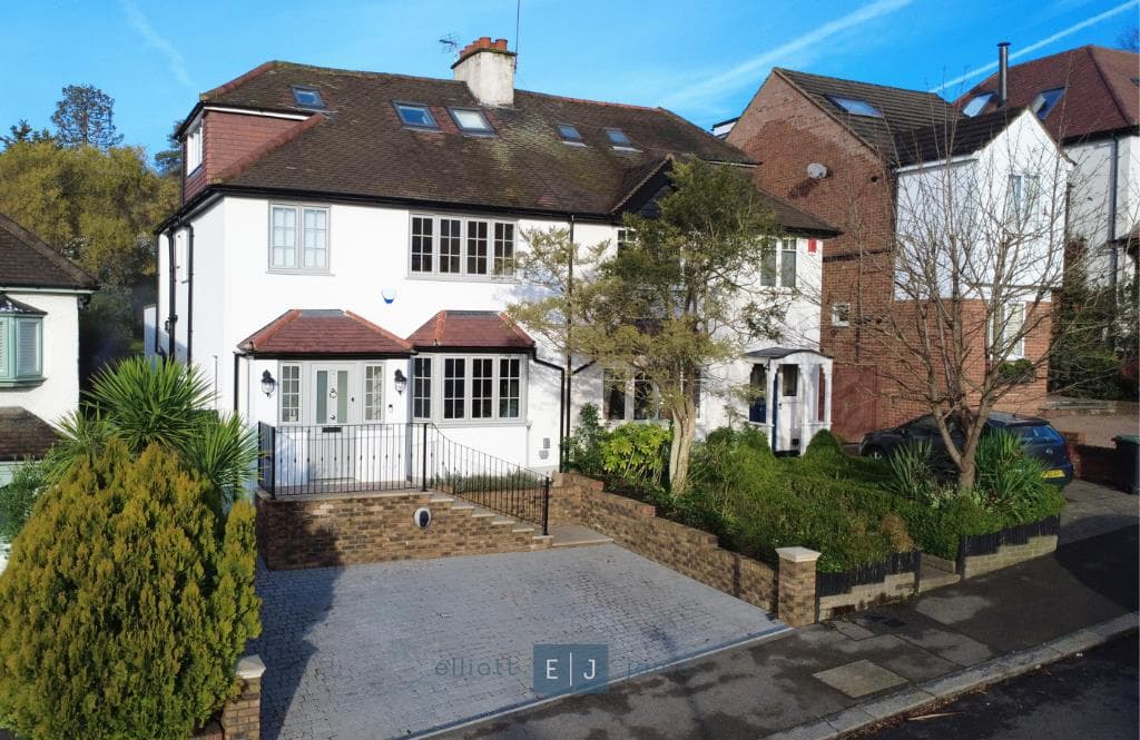 Queens Road, Loughton
