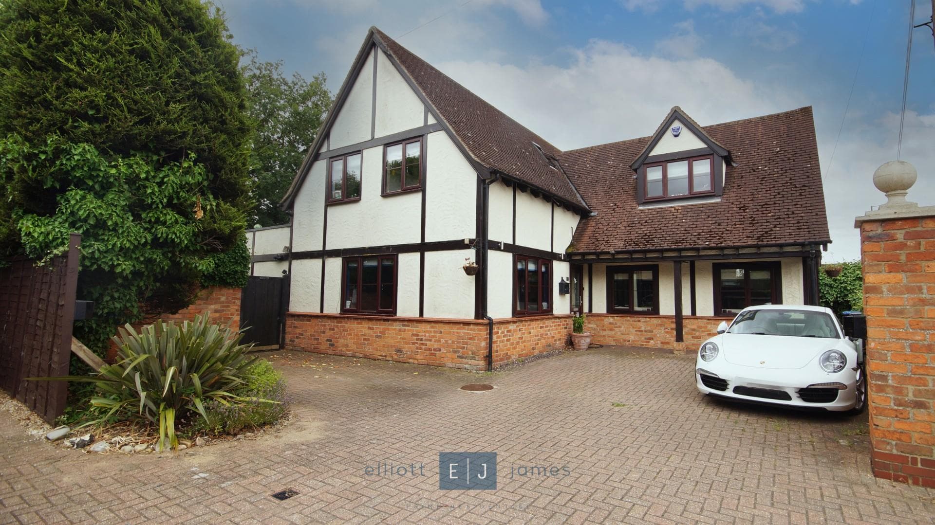 High Road, North Weald