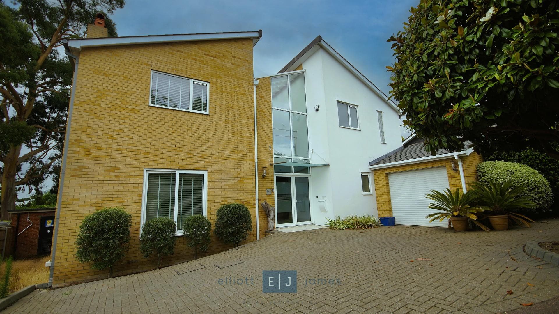 West View, Loughton