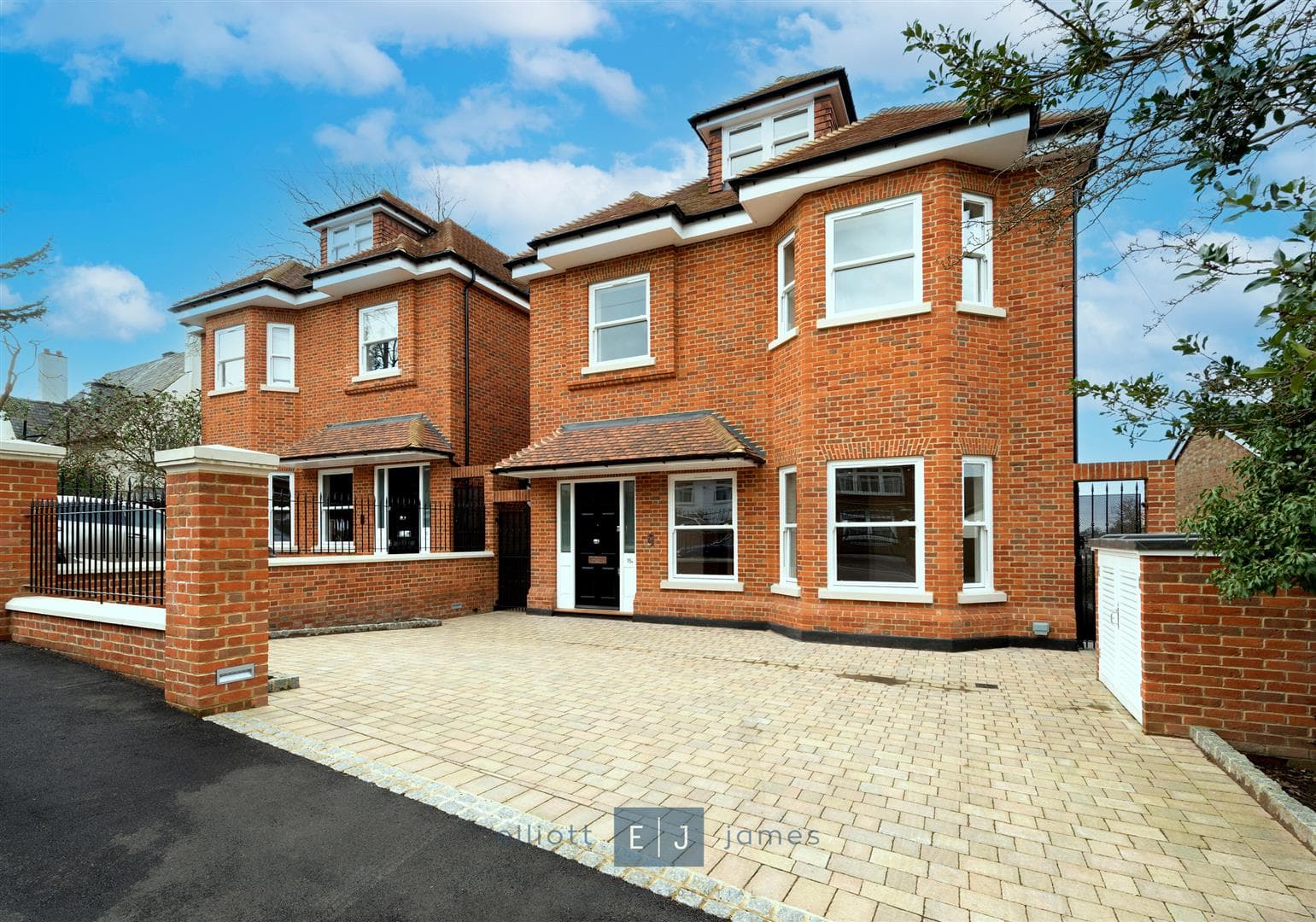 Carroll Hill, Loughton