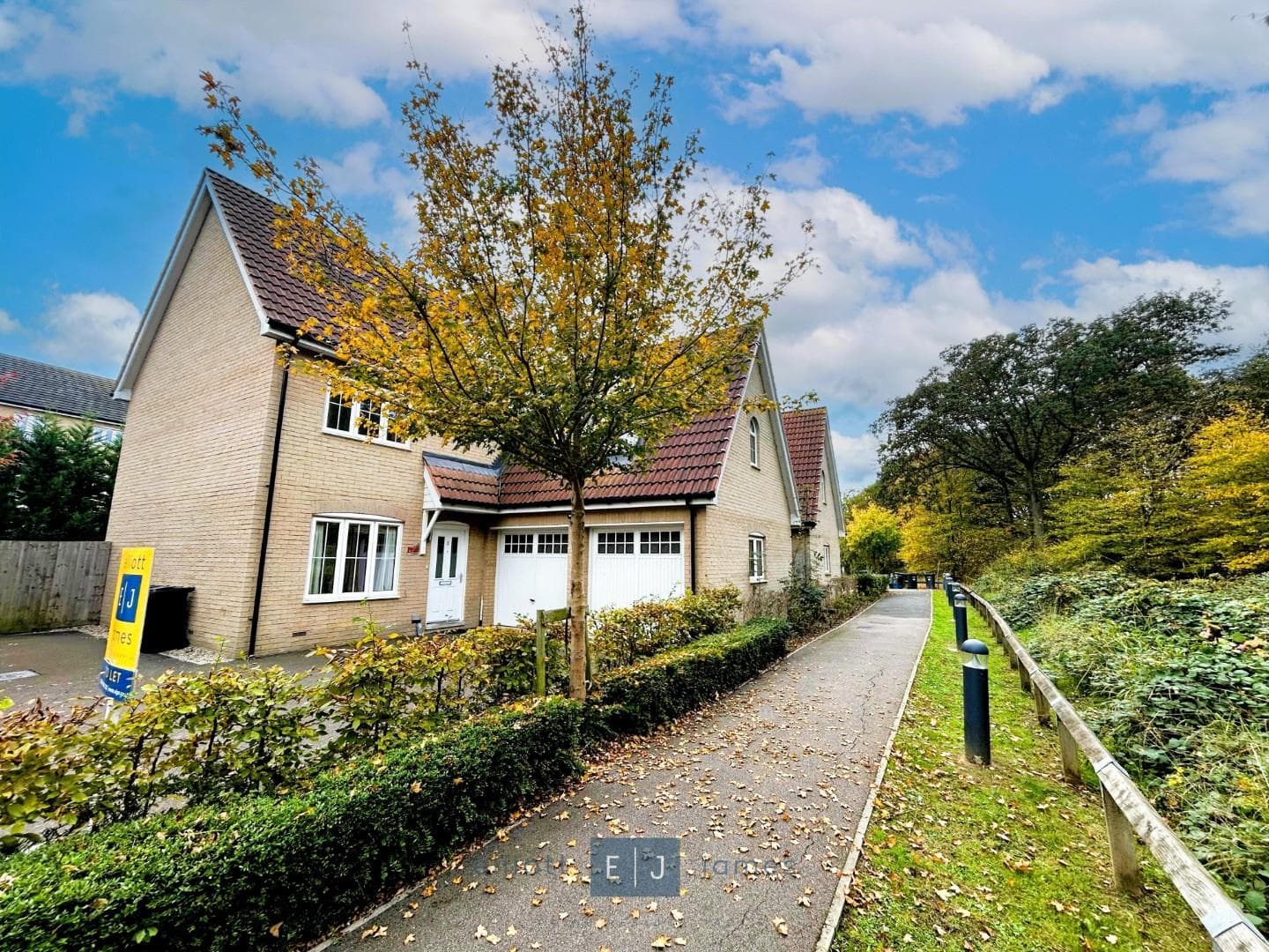 Olive Grove, Chigwell