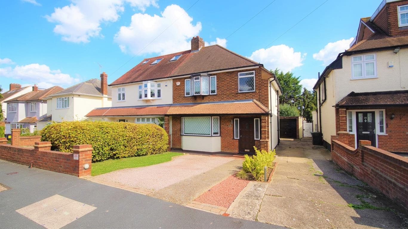 Lechmere Avenue, Chigwell