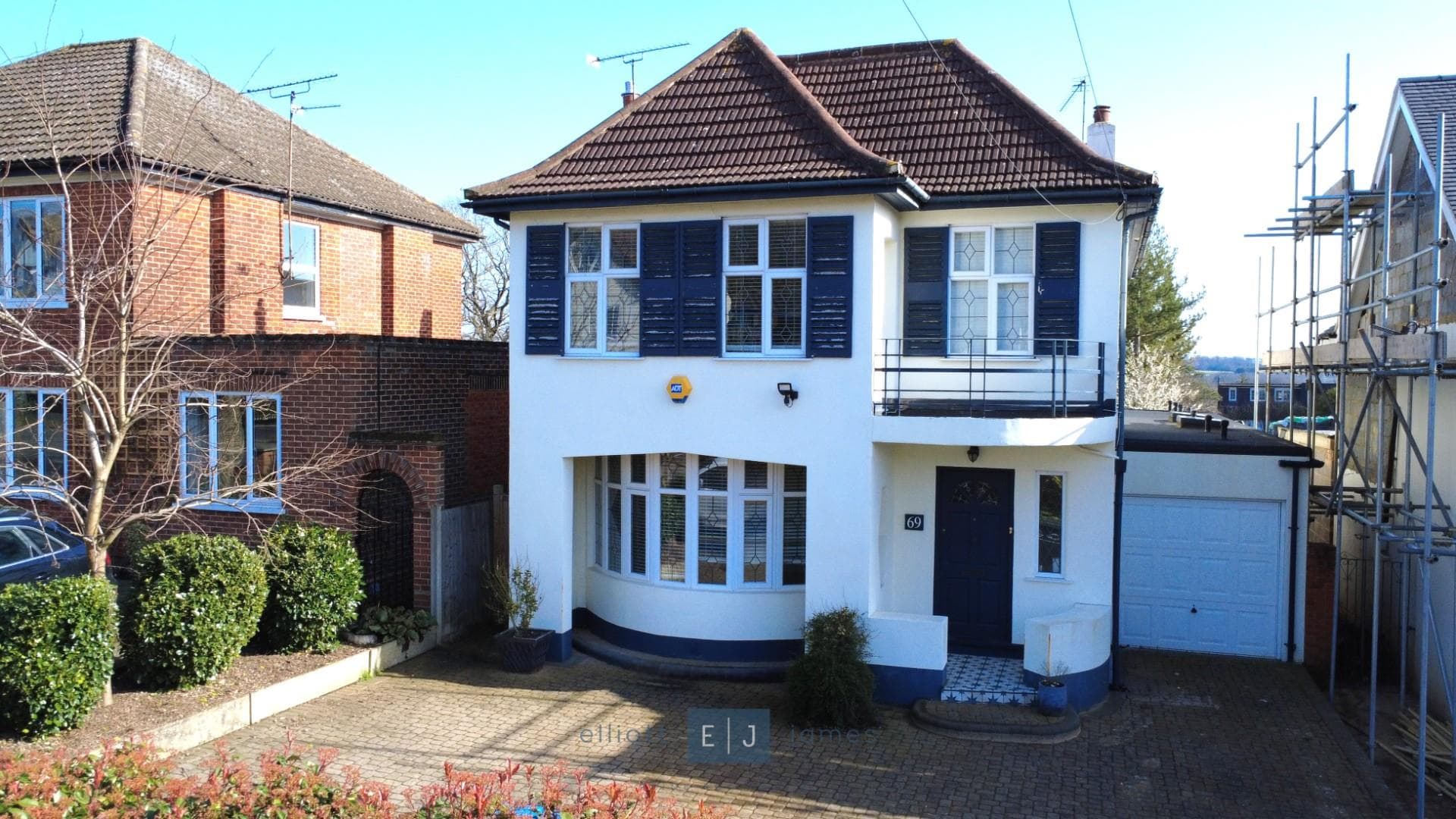 Stradbroke Grove, Buckhurst Hill