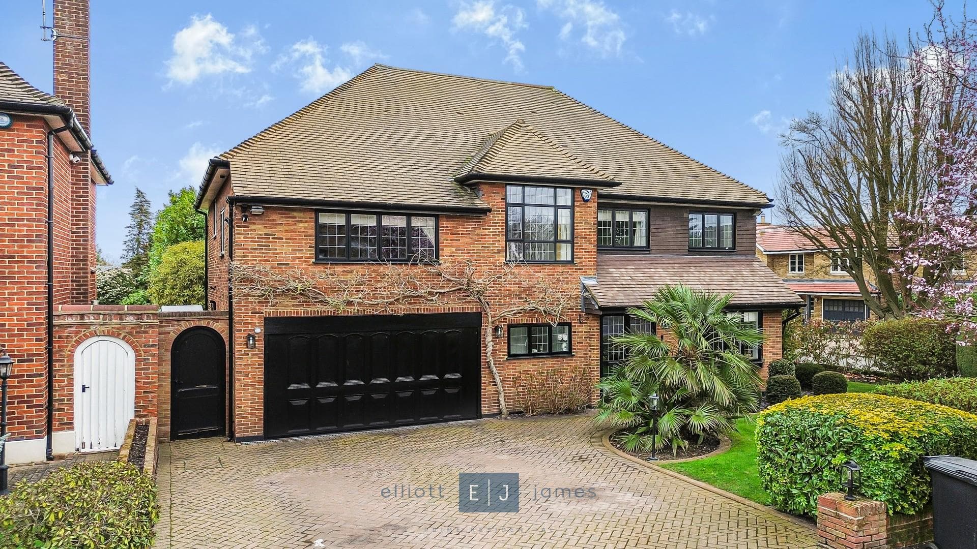 The Beacons, Loughton