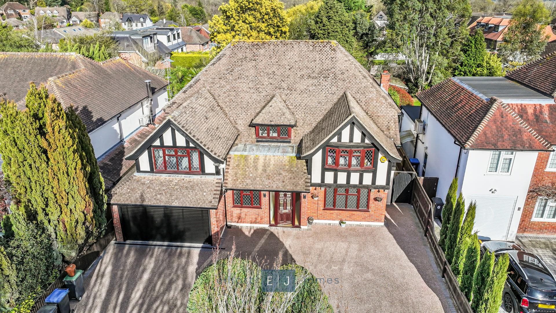 The Beacons, Loughton