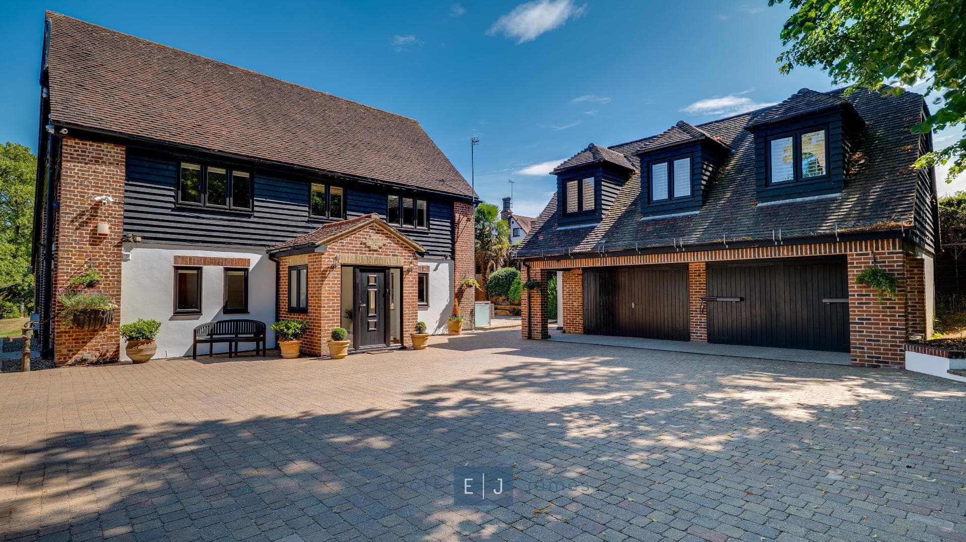 High Road, Loughton