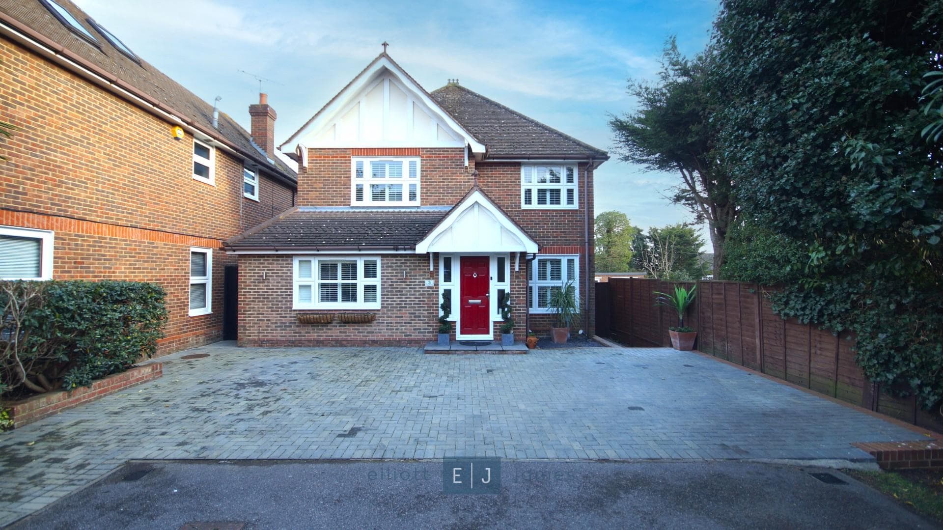 Alderton Mews, Alderton Hill, Loughton