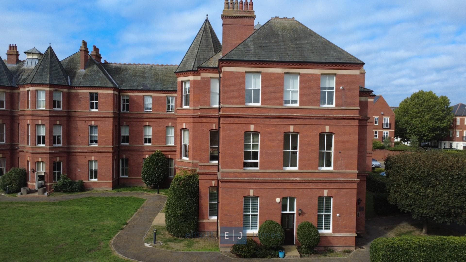 Brandesbury Square, Woodford Green